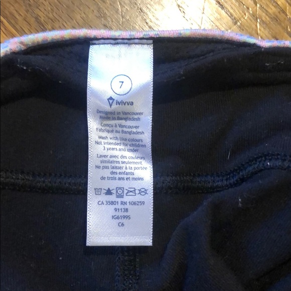 black with colorful waistband cropped leggings - Picture 3 of 3